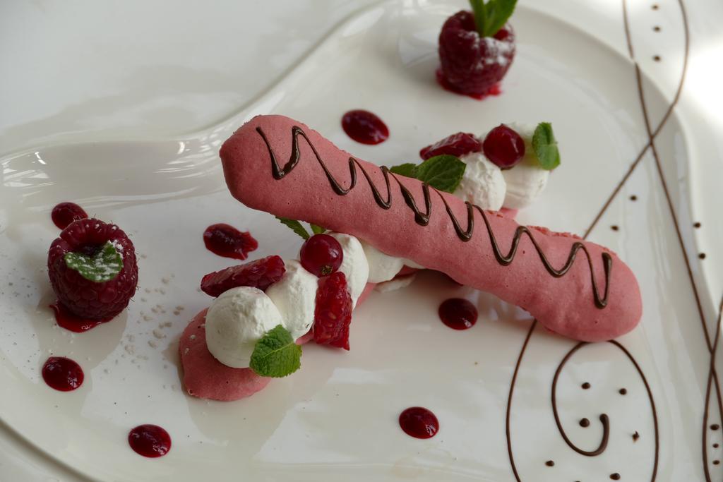 Logis Le Champalud Restaurant La Citadelle Hotel 3*